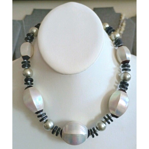 Miriam Haskell Mother Of Pearl Black Lucite Mid Century Modern Chunky Necklace - Picture 1 of 6